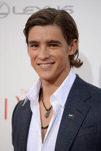 Brenton Thwaites 