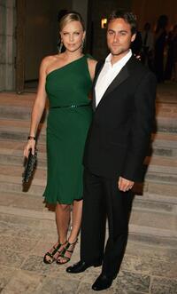 Charlize Theron and Stuart Townsend at the Gucci Spring 2006 Fashion Show Benefitting The Childrens Action Network.