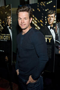 Mark Wahlberg at the Chicago premiere of "Broken City."