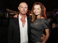 Luke Goss and Anna Walton at the premiere of "Hellboy II: The Golden Army."