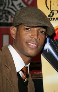 Marlon Wayans signs copies of "Super Bad James Dynomite."
