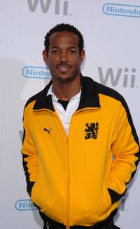 Marlon Wayans at the launch party for Nintendo "Wii" game console.