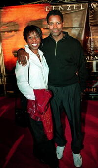 Denzel Washington and his wife Paulette at the premiere of “Remember the Titans” in Pasadena, California. 