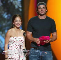 Kristin Kreuk and Tom Welling at the 2004 Teen Choice Awards.