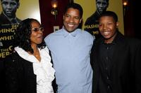 Pauletta Parson, Denzel Washington and Denzel Whitaker at the premiere of "The Great Debaters."