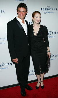 Dominic West and Julianne Moore at the world premiere of "The Forgotten."