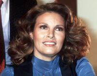 Raquel Welch addresses media in Paris to present her show in the Convention Hall.