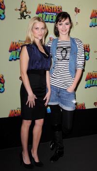 Reese Whitherspoon and Louise Bourgoin at the photocall of "Monsters vs. Aliens."