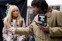 Kate Hudson and Director Gary Winick on the set of "Bride Wars."