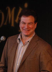 Robert Wuhl at the WRITE-AID at Comix.