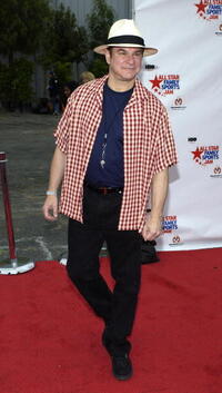 Robert Wuhl at the All Star Family Sports Jam to Benefit Childrens Hospital of Los Angeles.