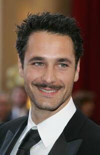 Raoul Bova at the 77th Annual Academy Awards.
