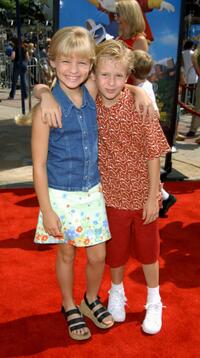 Jenna Boyd and Cayden Boyd at the premiere of "Stuart Little 2."