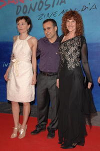Nicoletta Braschi, Director Bahman Ghobadi and Susu Pecoraro at the 55th San Sebastian Film Festival.