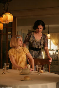 Abigail Breslin and Julia Ormond in "Kit Kittredge: An American Girl."