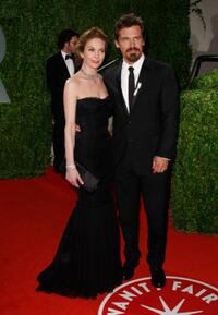 Diane Lane and Josh Brolin at the 2009 Vanity Fair Oscar party.