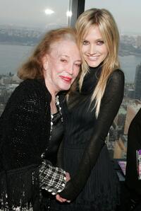 Helen Gurley Brown and Ashlee Simpson at the 2007 CosmoGIRL! Born to Lead Awards.