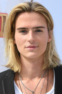 Luke Eisner at the premiere of Netflix's "Klaus" in Westwood, California.