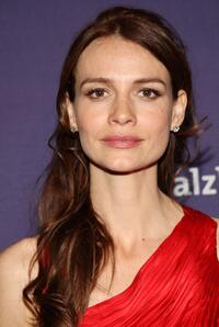 Saffron Burrows at the Alzheimer's Association's 16th Annual "A Night At Sardi's."