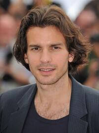 Santiago Cabrera at the photocall of "Che" during the 61st International Cannes Film Festival.