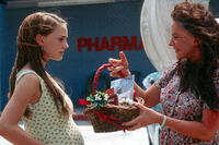 Natalie Portman and Stockard Channing in "Where The Heart Is."
