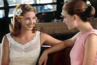 Ashley Judd and Natalie Portman in " Where The Heart Is."