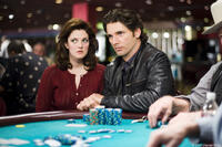 Huck Cheever (Eric Bana) teaches Billie Offer (Drew Barrymore) the basics of Texas Hold‘em in "Lucky You."