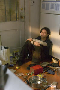 Joseph Gordon-Levitt as Chris Pratt, a former athlete who works at a bank, in "The Lookout."