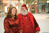 Miranda Richardson and Paul Giamatti in "Fred Claus."