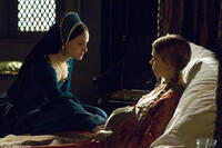 Natalie Portman and Scarlett Johansson in "The Other Boleyn Girl."