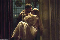 Eric Bana and Scarlett Johansson in "The Other Boleyn Girl."
