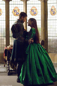Eric Bana and Natalie Portman in "The Other Boleyn Girl."