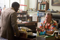 Kevin Hart and Ray Winstone in "Fool's Gold."