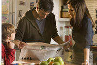 David Schwimmer as Ray Armstrong and Kate Beckinsale as Rachel Armstrong in "Nothing but the Truth."