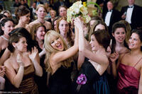 Kate Hudson as Liv and Anne Hathaway as Emma in "Bride Wars."