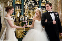 Anne Hathaway as Emma, Kate Hudson as Liv and Steve Howey as Daniel in "Bride Wars."