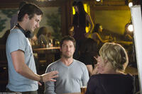 Director Robert Luketic, Gerard Butler and Katherine Heigl on the set of "The Ugly Truth."
