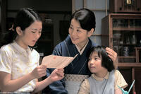 Mirai Shida as Hatsuko, Sayuri Yoshinaga as Kayo and Miku Sato as Teruyo in "Kabei: Our Mother."