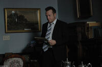 Tom Arnold as Sully in "The Skeptic."