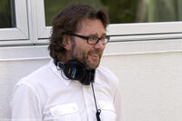 Director Kirk Jones on the set of "Everybody's Fine."