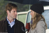 Aaron Eckhart as Burke and Jennifer Aniston as Eloise in "Love Happens."