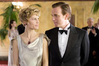 Hilary Swank as Amelia Earhart and Ewan McGregor as Gene Vidal in "Amelia."