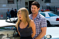 Jennifer Aniston as Nicole and Gerard Butler as Milo in "The Bounty Hunter."