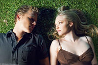 Christopher Egan as Charlie and Amanda Seyfried as Sophie in "Letters to Juliet."