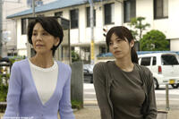 Yukiko Kashiwagi as Ms. Kubo and Saki Takaoka as Noriko Kubo in "The Harimaya Bridge."