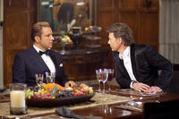 David Walliams as Mueller and Bruce Greenwood as Lance Fender in "Dinner for Schmucks."
