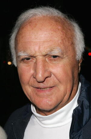 Robert Loggia