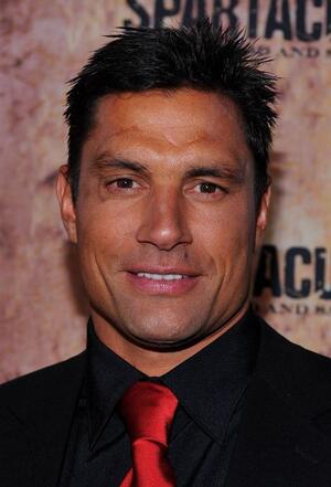 Manu Bennett