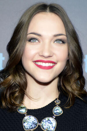 Violett Beane