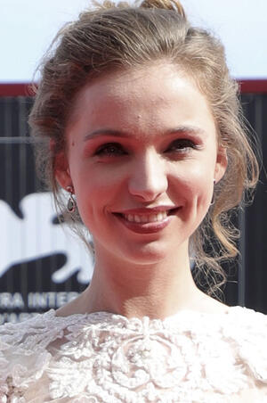 Evelin Dobos